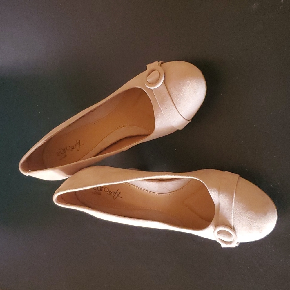 Eurosoft tan faux suede shoes block heel / pump, sz 8.5 m